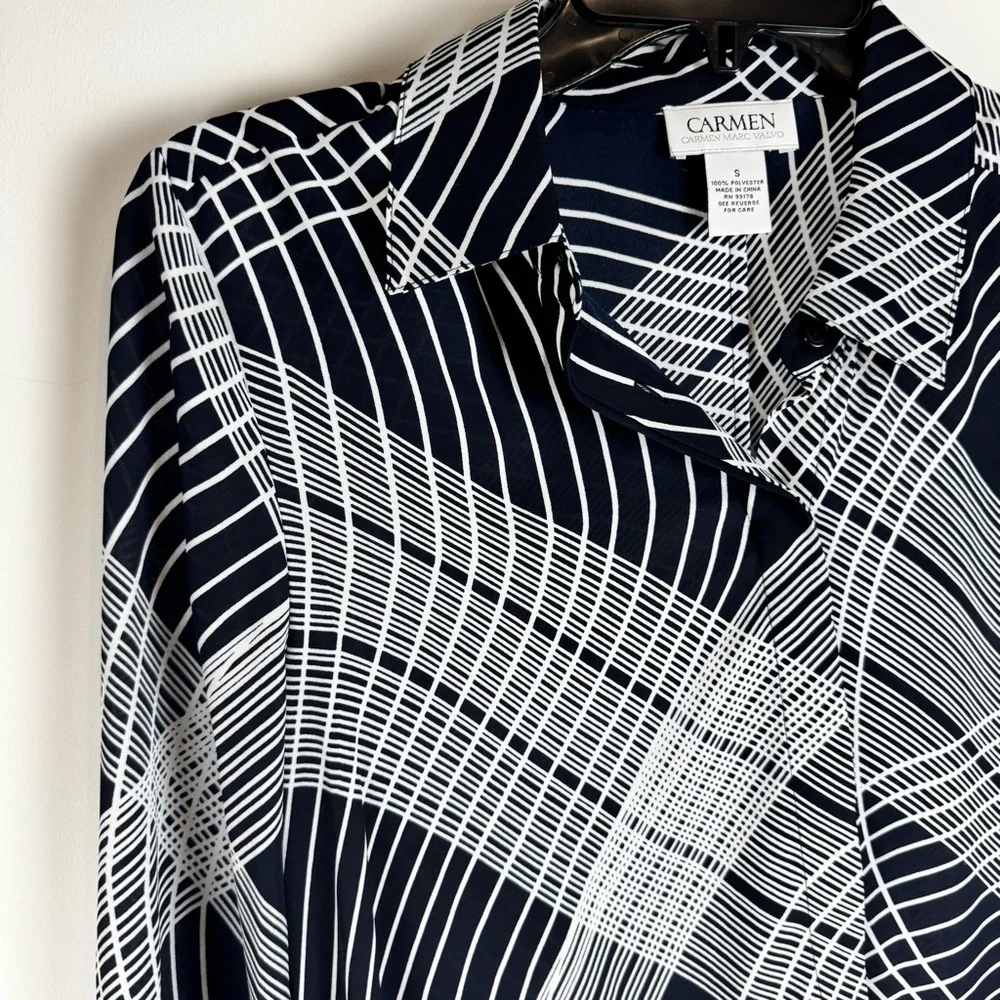 Carmen Marc Valvo Navy and White Button Down Abstract Blouse Uneven Hem ~ Small - Picture 2 of 11